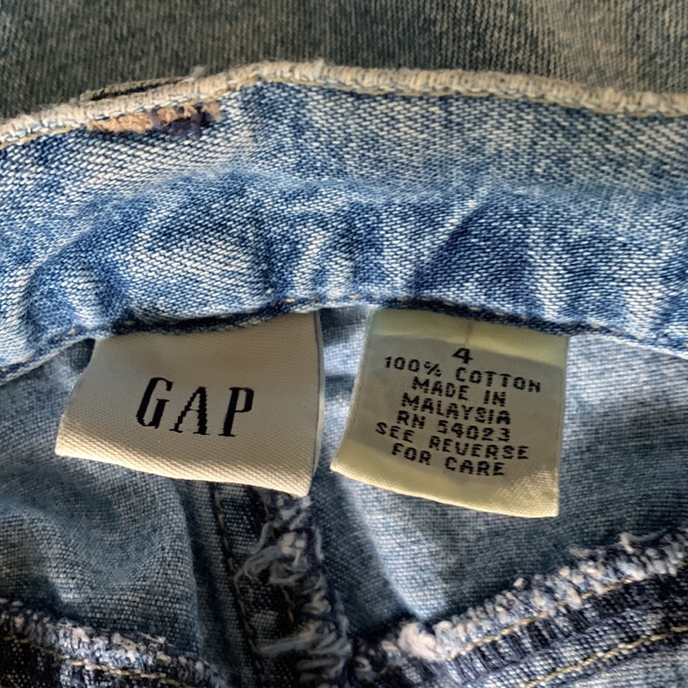 Gap - Picture 3 of 3